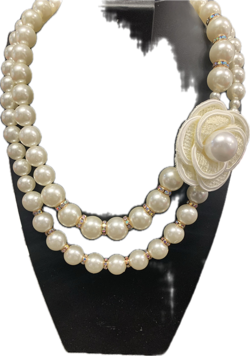 Pearl white flower necklace